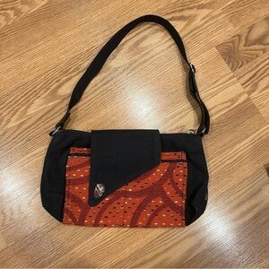 Erda asymmetrical canvas shoulder bag‎ Black reddish / orange